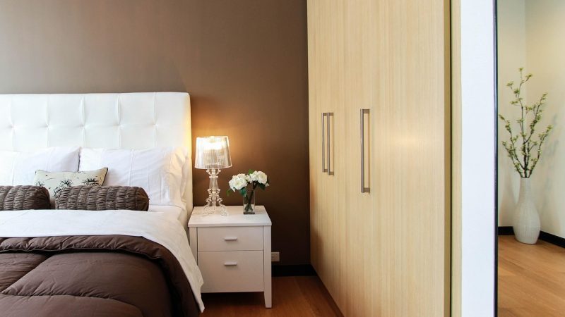 Minimalistische maar functionele walk-in closets: de nieuwste ontwerpen